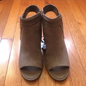 NWT Universal Thread taupe sandal booties size 8.5